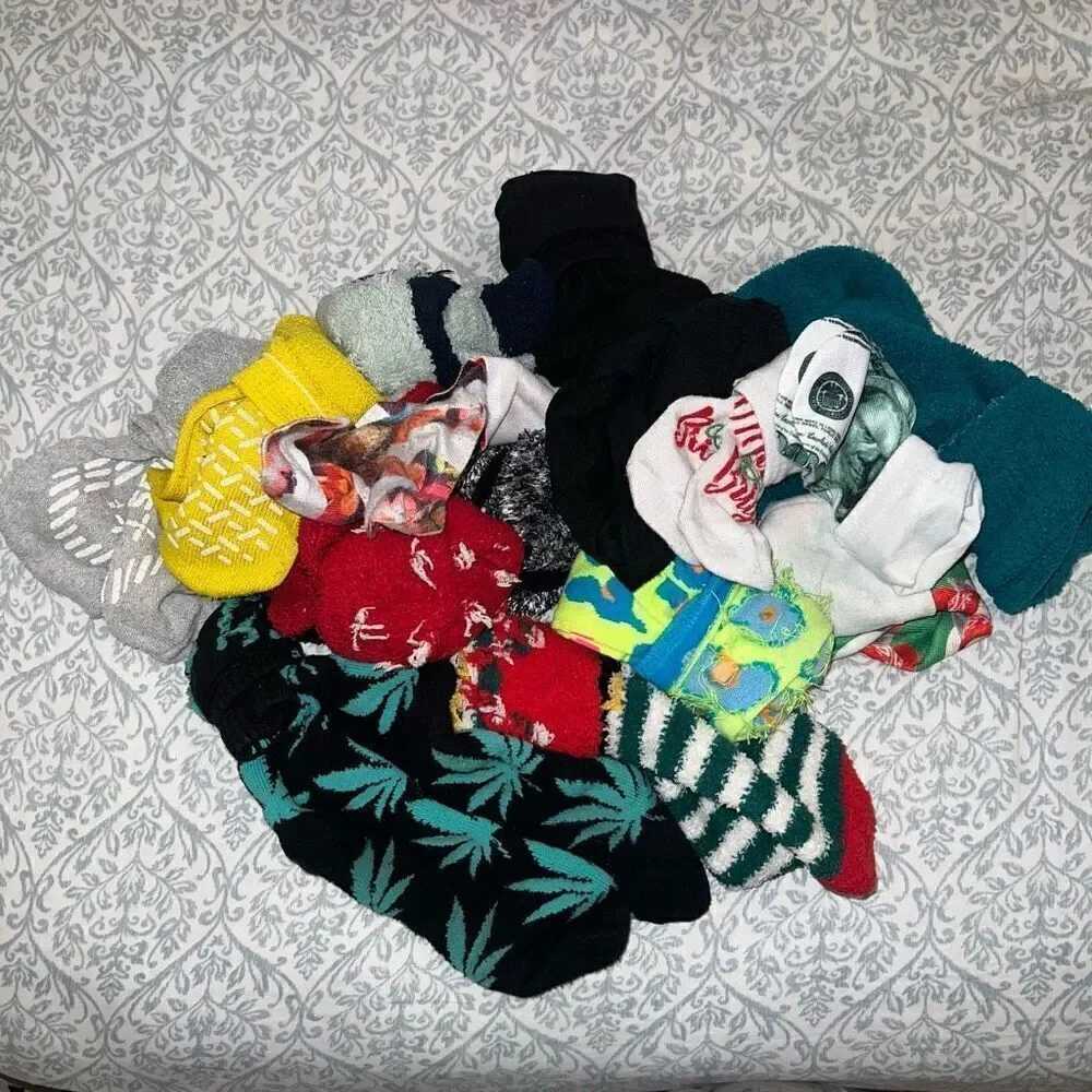 Random 2 pairs of socks! Pick one and I’ll send the other at random! Fun game